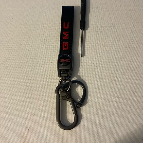 GMC key fob Keychain in black leather NWT - Picture 2 of 4